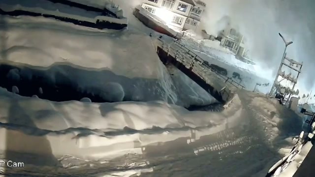 Avalanche engulfs homes during severe snow<br><br>