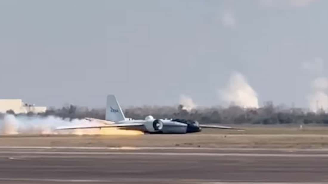 WB-57 Bauchlandung: Schockmoment: NASA WB-57 landet ohne Fahrwerk