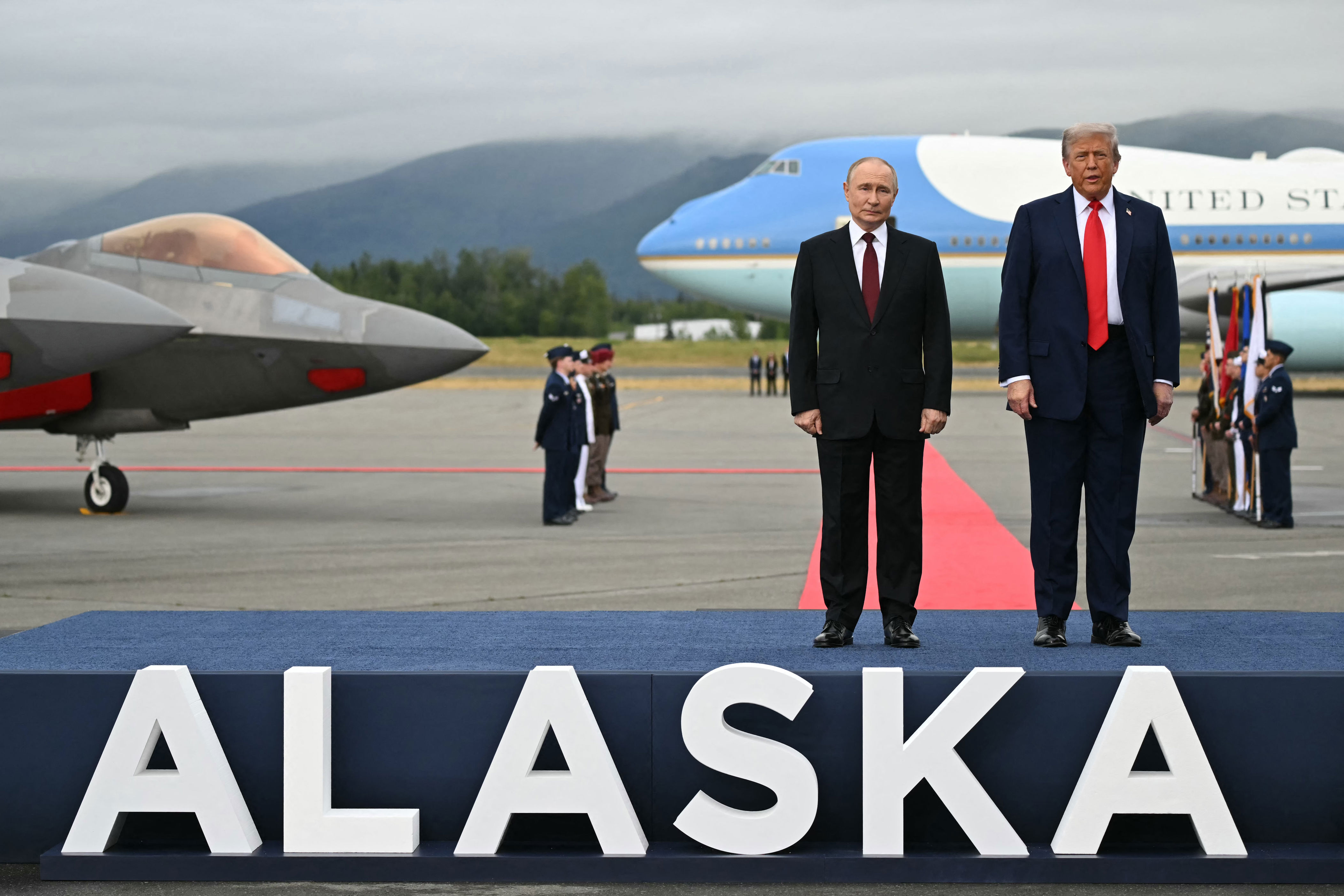 Putin photo in the White House raises eyebrows