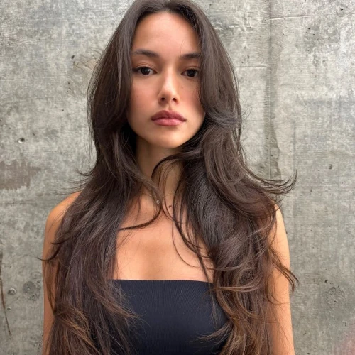 Cara styling rambut butterfly cut agar tetap bervolume tanpa catokan