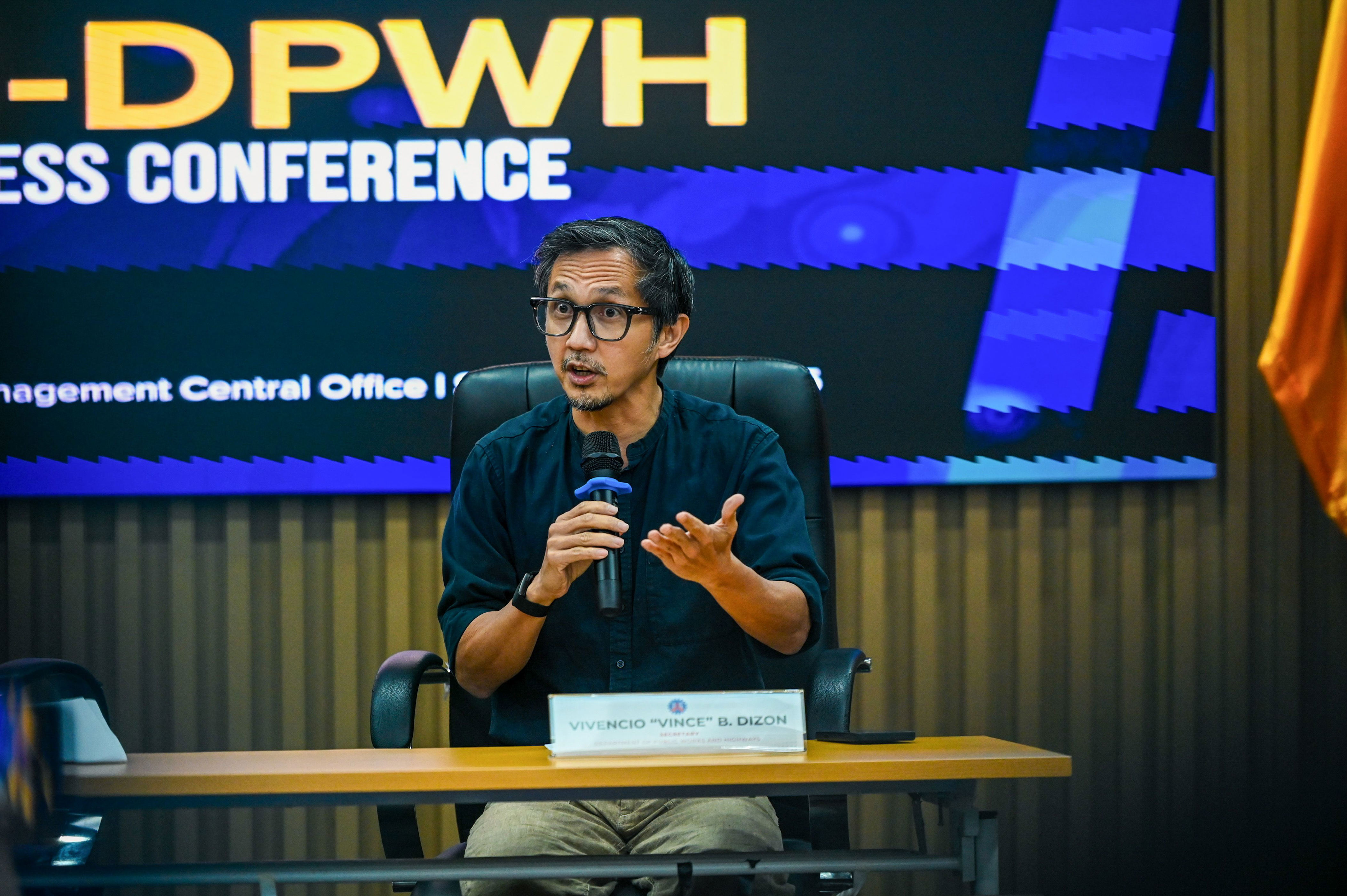 DPWH chief vows probe, accountability over decade-long delay of Mindoro ...