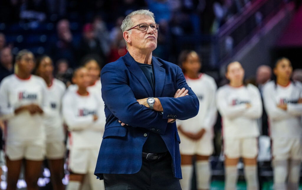 'Classiest people': Dan Hurley defends Geno Auriemma amid Dawn Staley ...