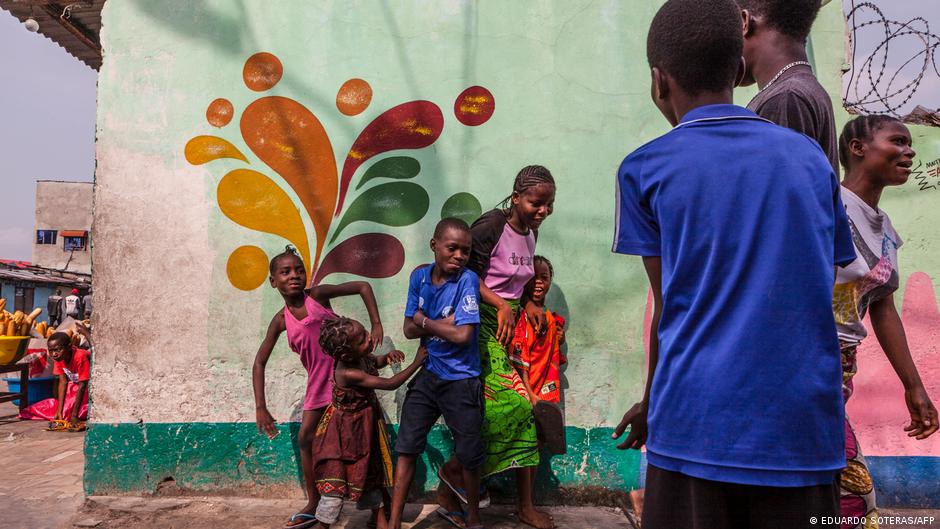 Les jeunes misent sur la danse pour apaiser les coeurs.