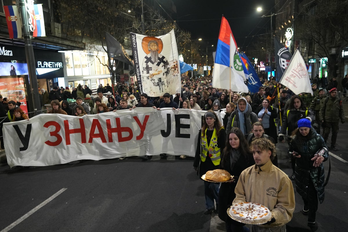 Miles se manifiestan en Belgrado contra la represión de las protestas ...