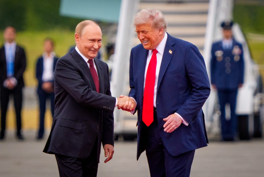 Putin photo in the White House raises eyebrows