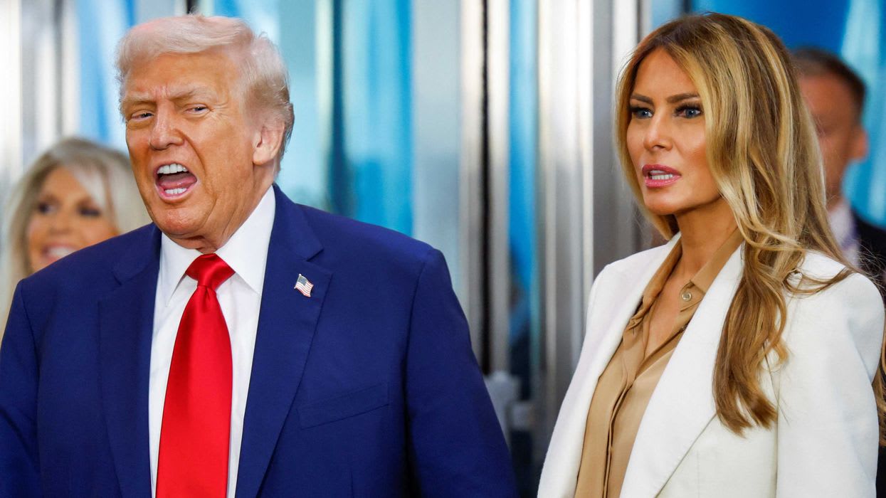 Trump goes on wild overnight attack against NYT — demands $1 billion<br><br>