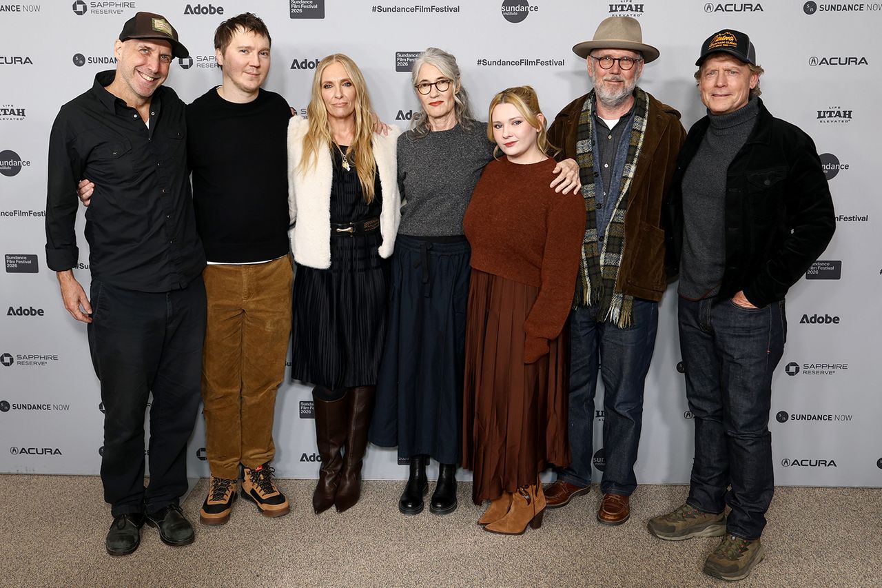 (Left-right:) Michael Arndt, Paul Dano, Toni Collette, Valerie Faris, Abigail Breslin, Jonathan Dayton and Greg Kinnear on Jan. 28 Arturo Holmes/Getty