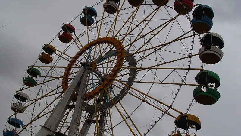 Dollywood closes two parks as regional amusement industry faces a $5 billion crisis<br>