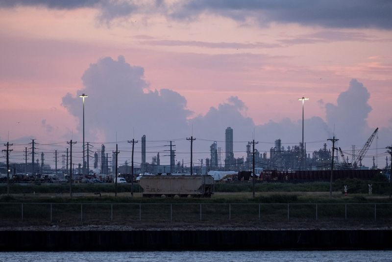 US refiners struggle to absorb sudden surge in Venezuelan oil imports<br>