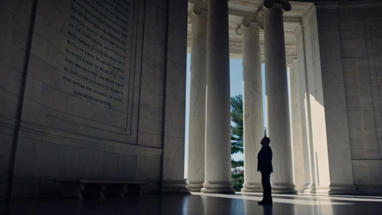 Donald Trump quiere ser el primero en la historia: el documental que destapa su plan maestro para confirmar la vida alienígena