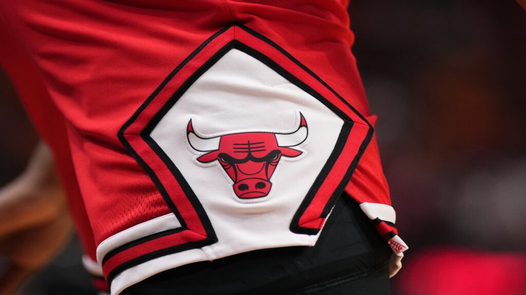 Bulls bolster backcourt in three-team trade involving Pistons, Wolves<br><br>