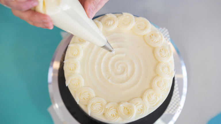 10 cake decorating tips every beginner should know, according to a ...