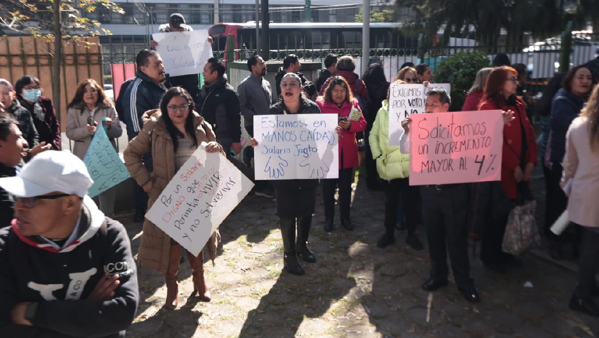 Administrativos de la UAEMéx se manifiestan en inicio de clases del ...