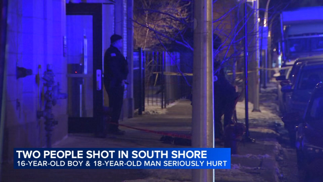 2 teens critically wounded in South Shore shooting, Chicago police say