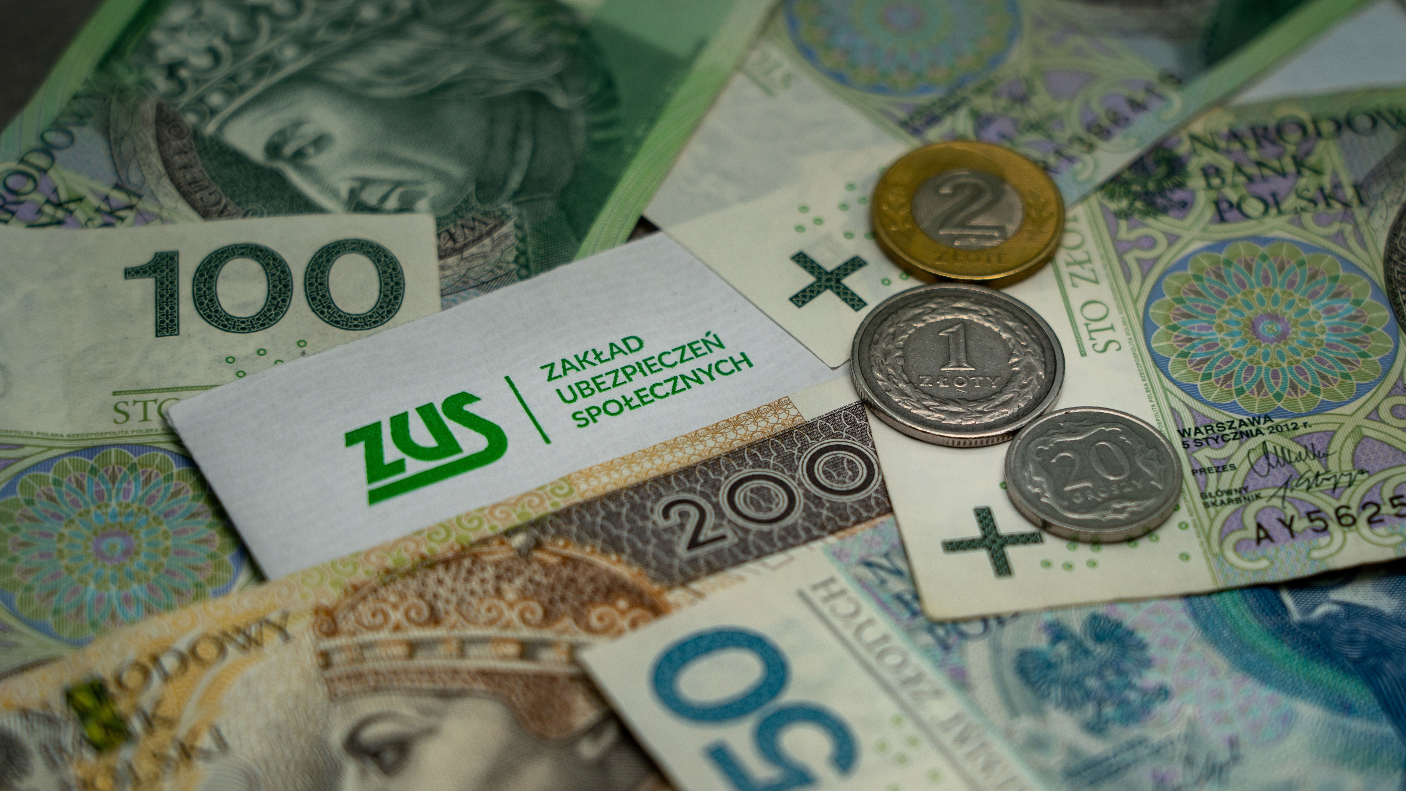 Brak etatu przez całe życie – czy po 67. roku życia należy się emerytura?