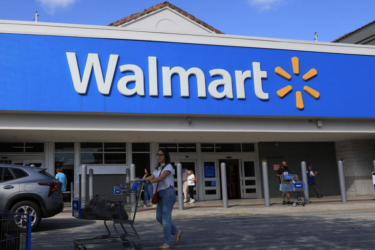 Walmart hits $1 trillion market cap