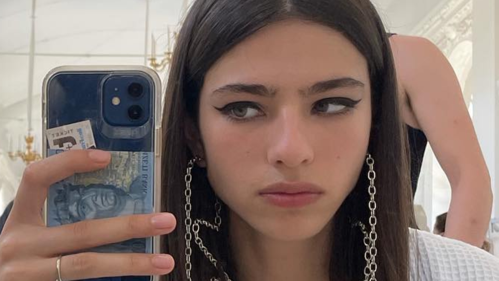 "You wouldn't recognize her" The contrast between this model's