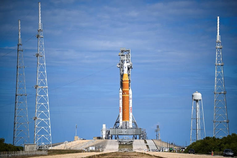 NASA delays launch of historic moon mission