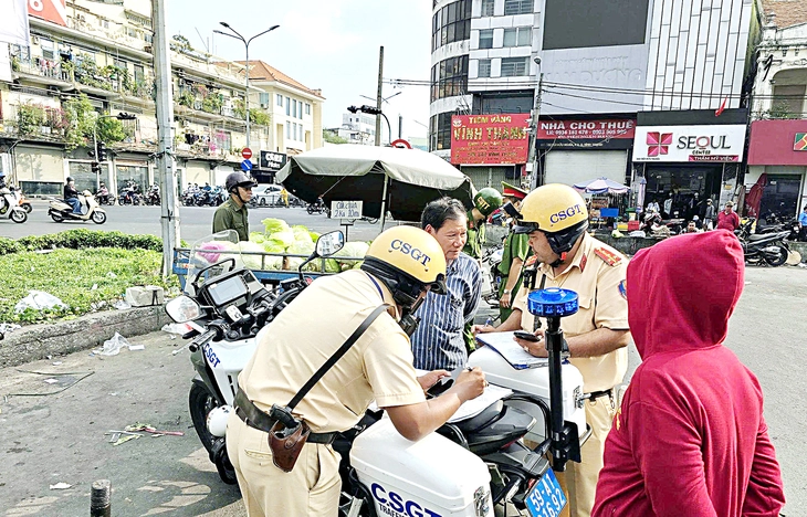 Vỉa hè cần trật tự bền vững