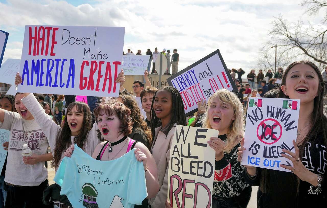 TEA warns it will discipline teachers who help students protest ICE