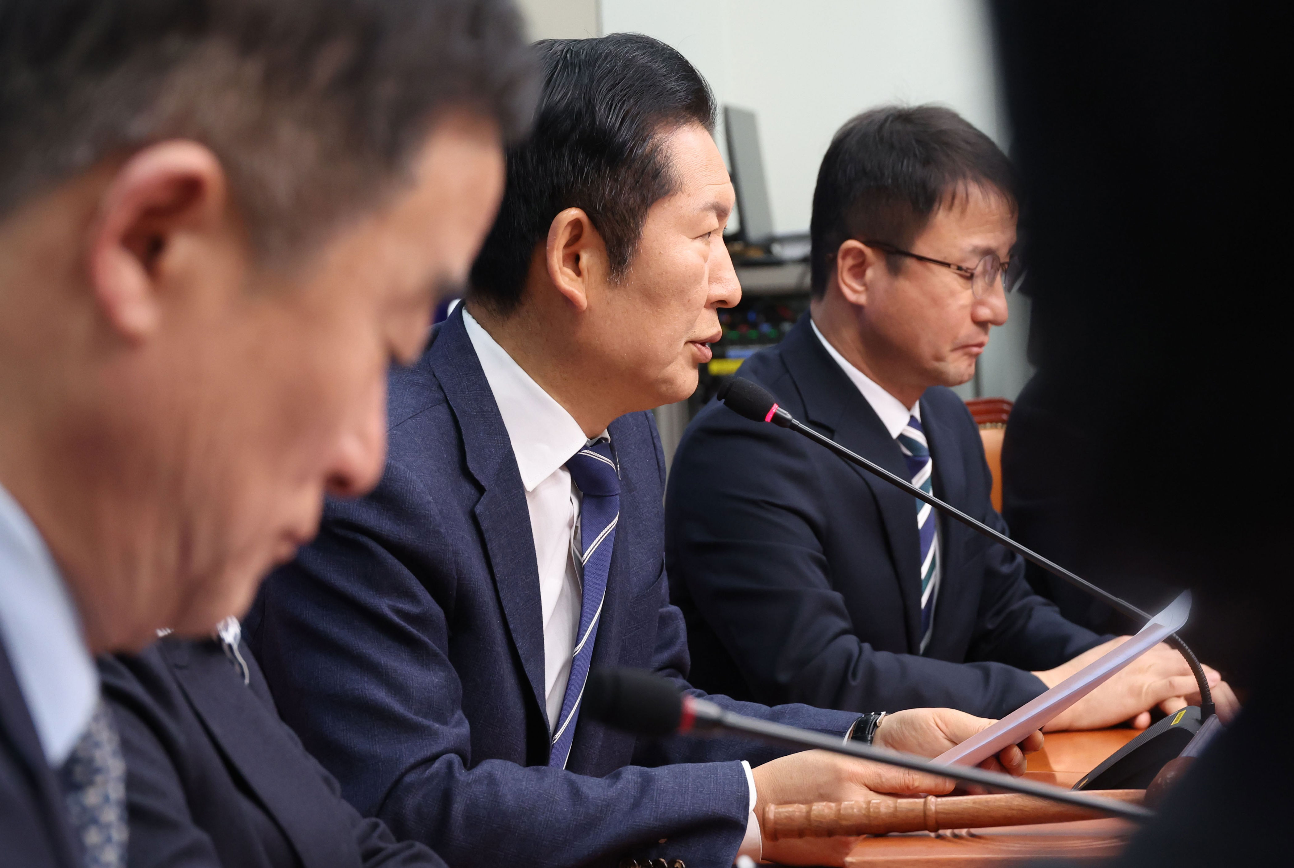Democratic Party leader Jung Chung-rae pushes merger talks despite ...