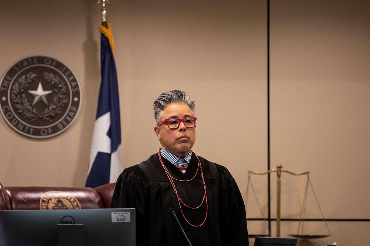 Indictment of Judge Rosie Speedlin Gonzalez gets spotlight at Commissioners Court meeting<br><br>