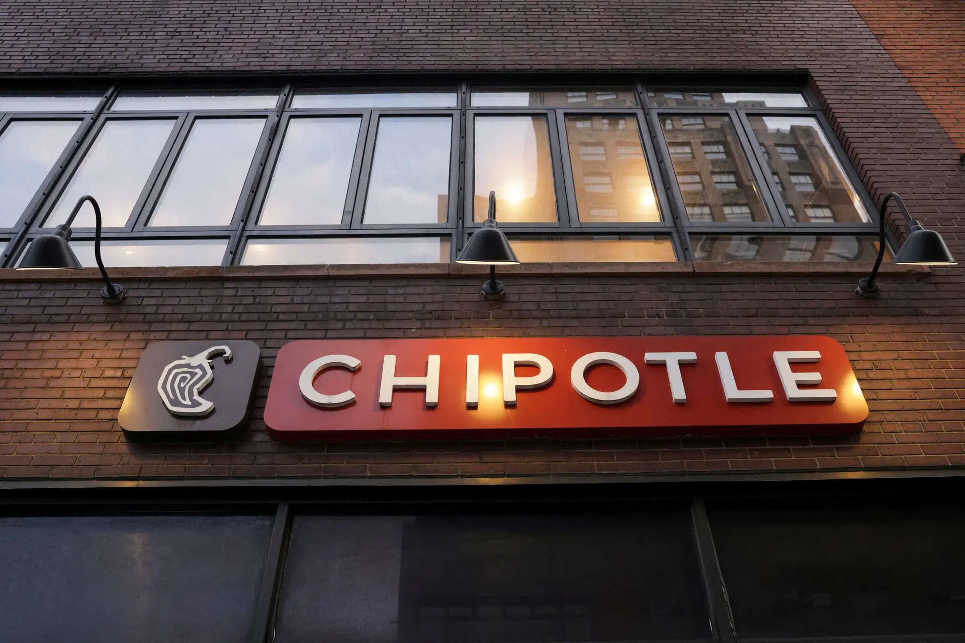 Chipotle stock: Chipotle stock slides as CMG warns of flat sales in ...