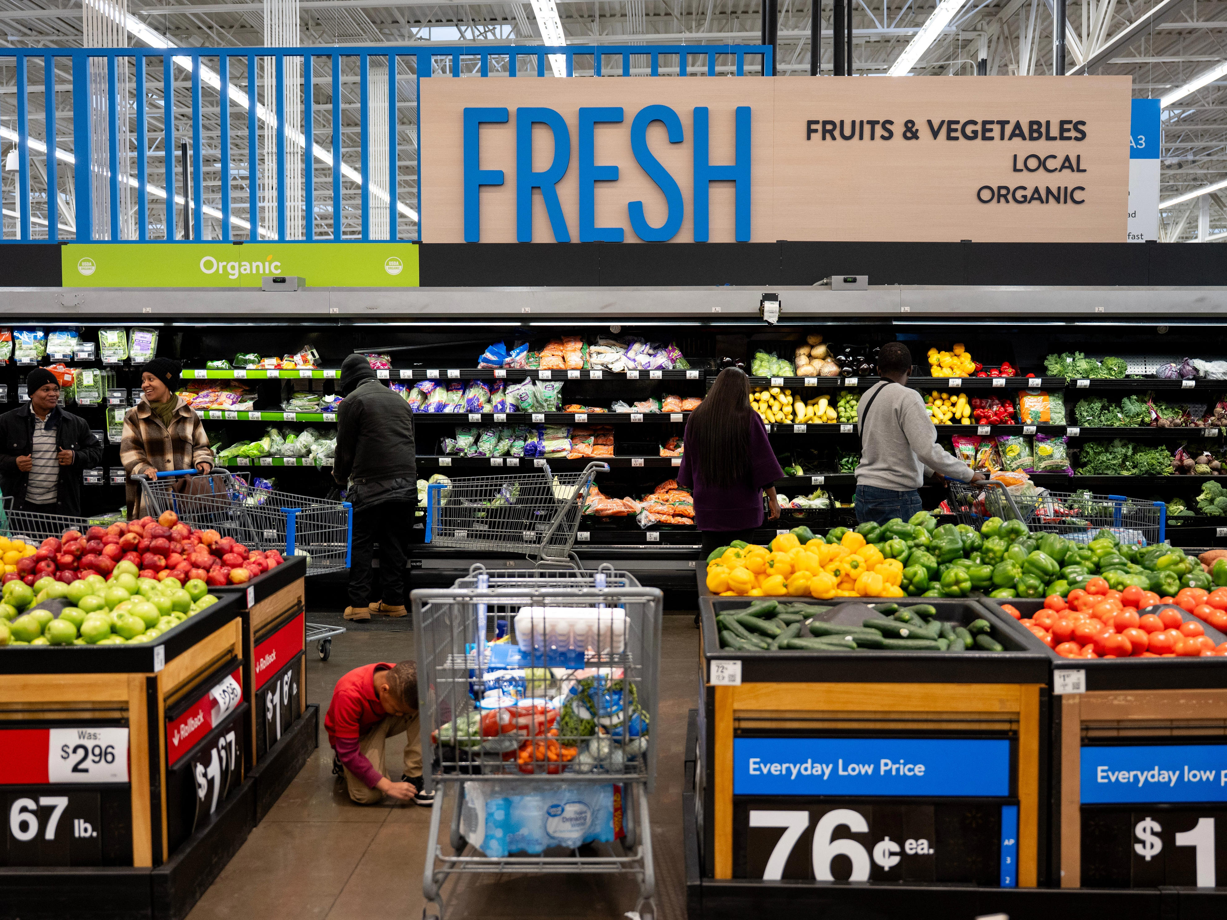 Walmart cracks into the $1 trillion club<br><br>