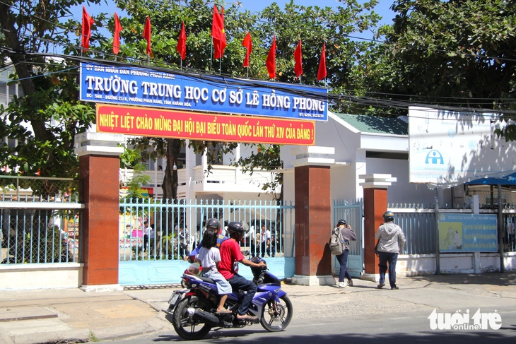 Bị tố lạm thu, Trường THCS Lê Hồng Phong (Khánh Hòa) nói phụ huynh tự nguyện