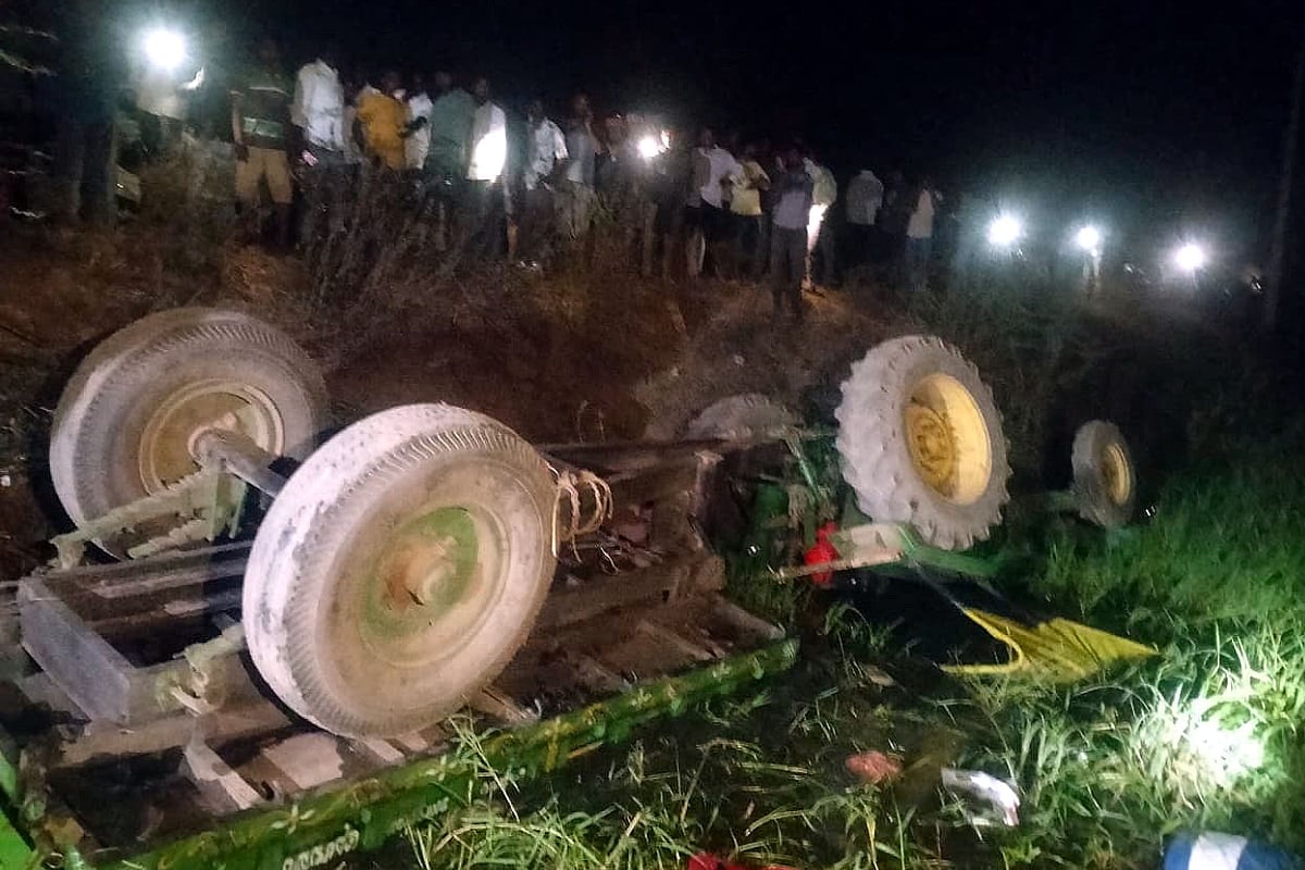 Four killed as tractor carrying farm workers plunges into pond in Telangana