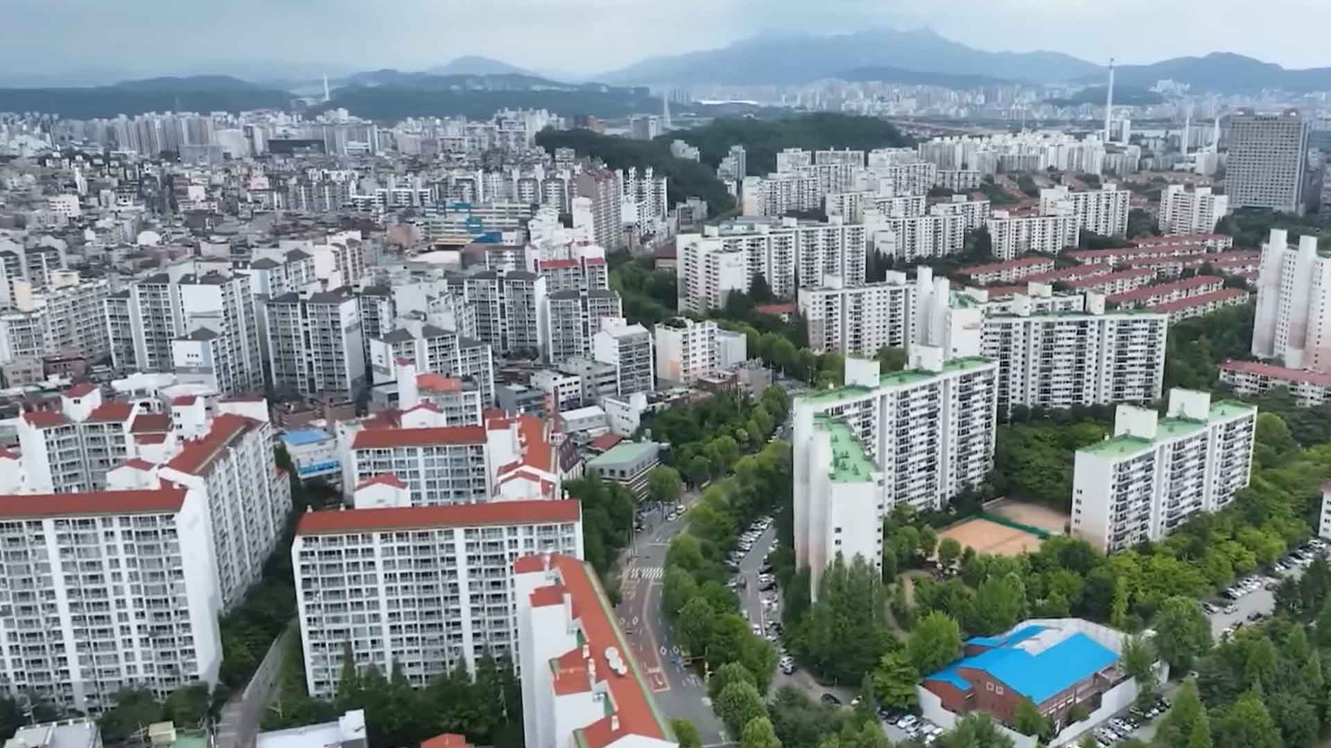 부동산 정책과 신천지의 정치인 포섭 의혹, 교복 비용 상승과 학부모의 부담