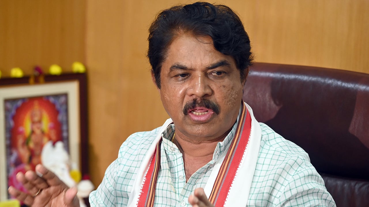 Rahul sent 'referee' Kharge to fix Congress government: LoP Ashoka