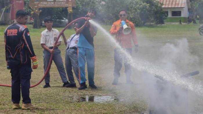 AA1VCbra Untuk Generasi Kuat, United Tractors-DPRD Kaltim Gelar Simulasi Kesiapsiagaan di SMKN 3 Sendawar