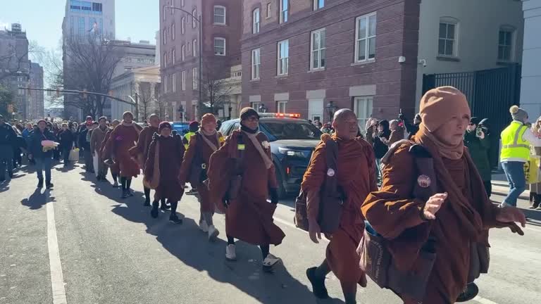 Buddhist monks reach Richmond, Virginia in peace walk to Washington
