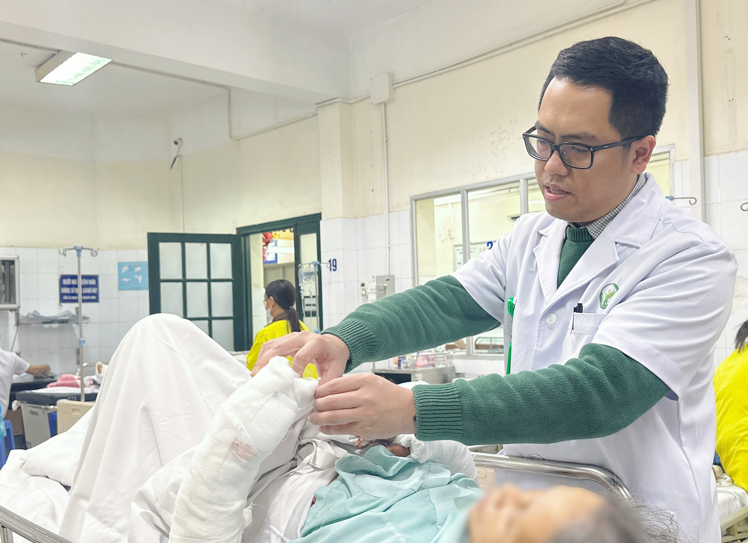 Người phụ nữ nguy kịch do chó cắn