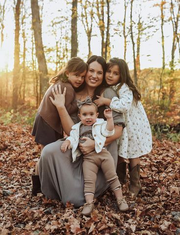 AA1VDF31 Husband's Urgent ER Call Saved Wife's Life After Post-Birth Pain