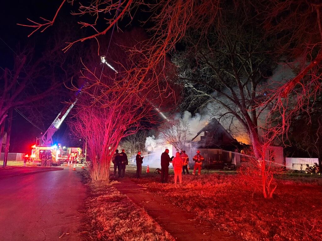 Firefighters respond to North Waco house fire