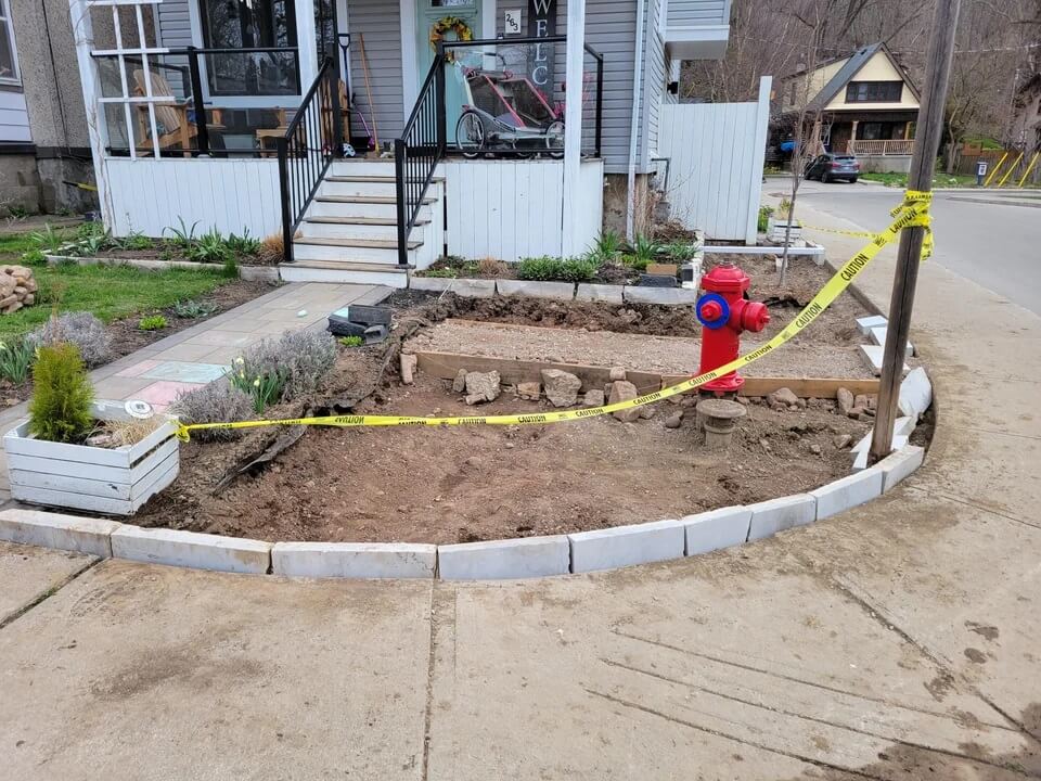 Homeowner shares before-and-after photos after ripping out front yard ...