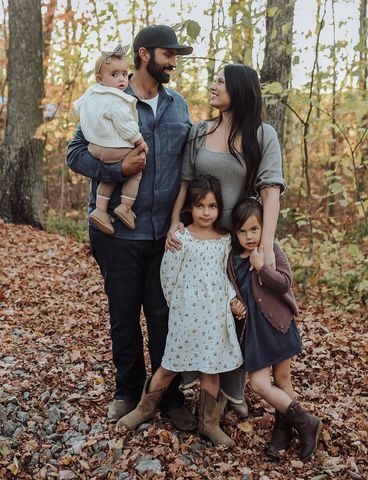 AA1VDOru Husband's Urgent ER Call Saved Wife's Life After Post-Birth Pain