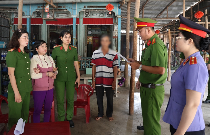 Khởi tố người phụ nữ phát tán video xúc phạm thẩm phán và tổ chức, cá nhân