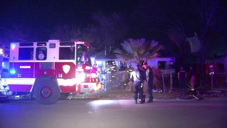 Fire damages abandoned hoarder house on San Antonio’s west side, SAFD says