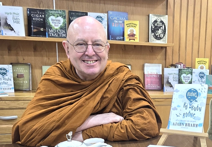 Thiền sư Ajahn Brahm: Cứ cau có khó chịu, vì khi đó ta vẫn đang hạnh phúc