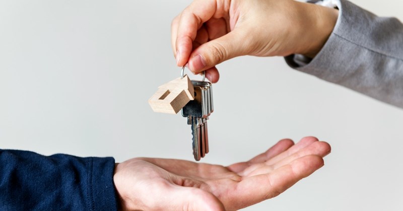 32-year-old changes locks after his friend makes a copy of his key ...