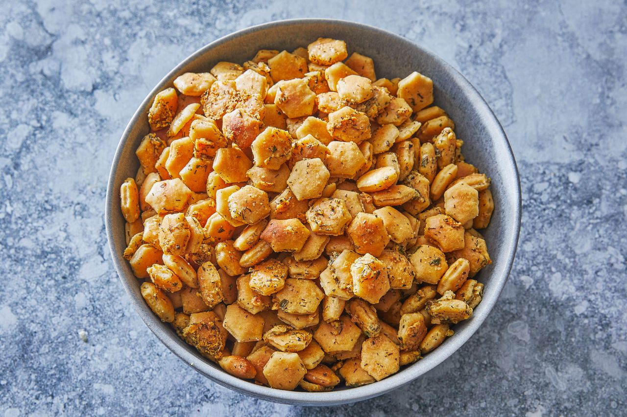 Southern Living Ranch Snacker Crackers in a bowl to serve