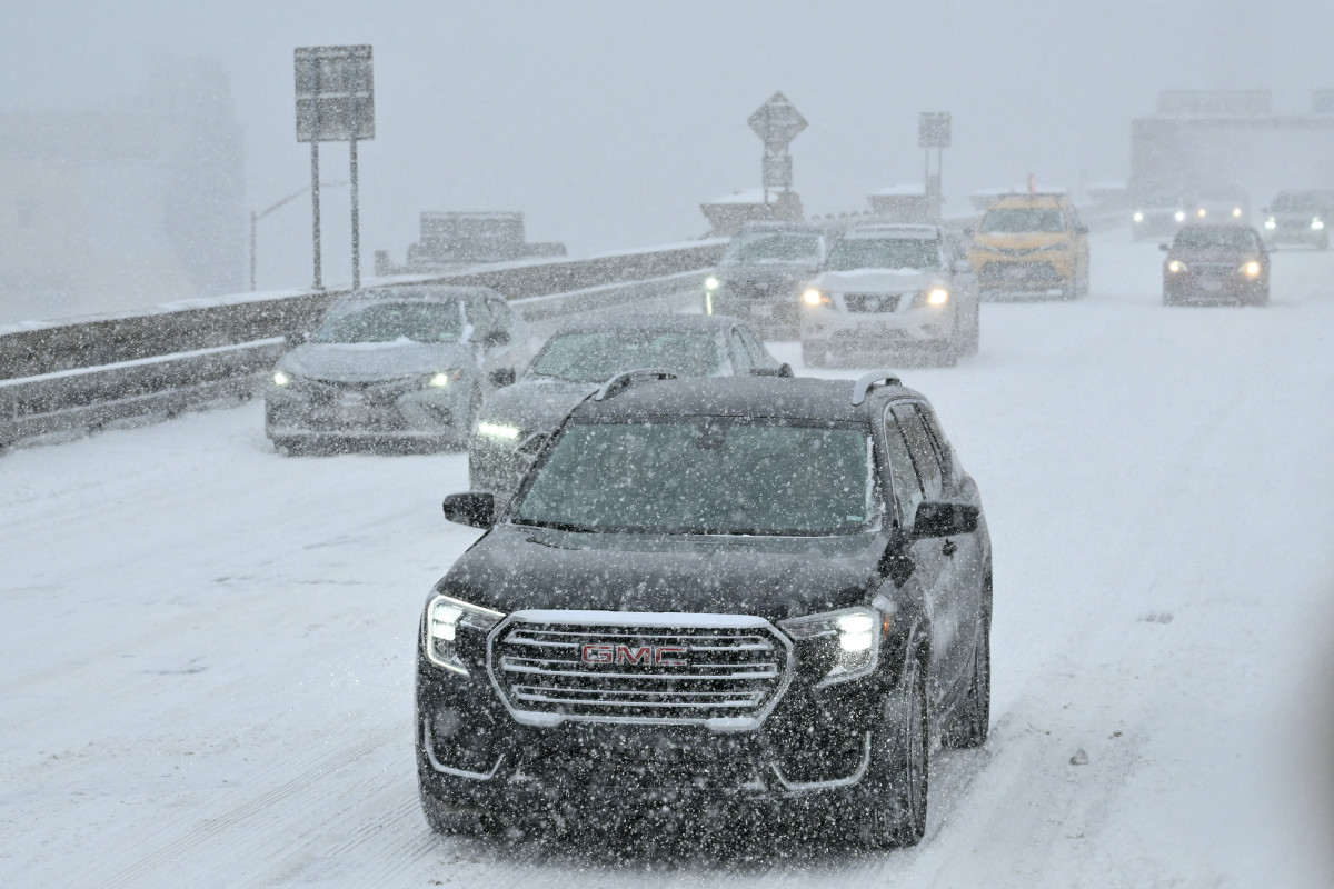 New winter storm warnings announced for 15 states as 5 inches of snow, 50 mph winds approach<br>