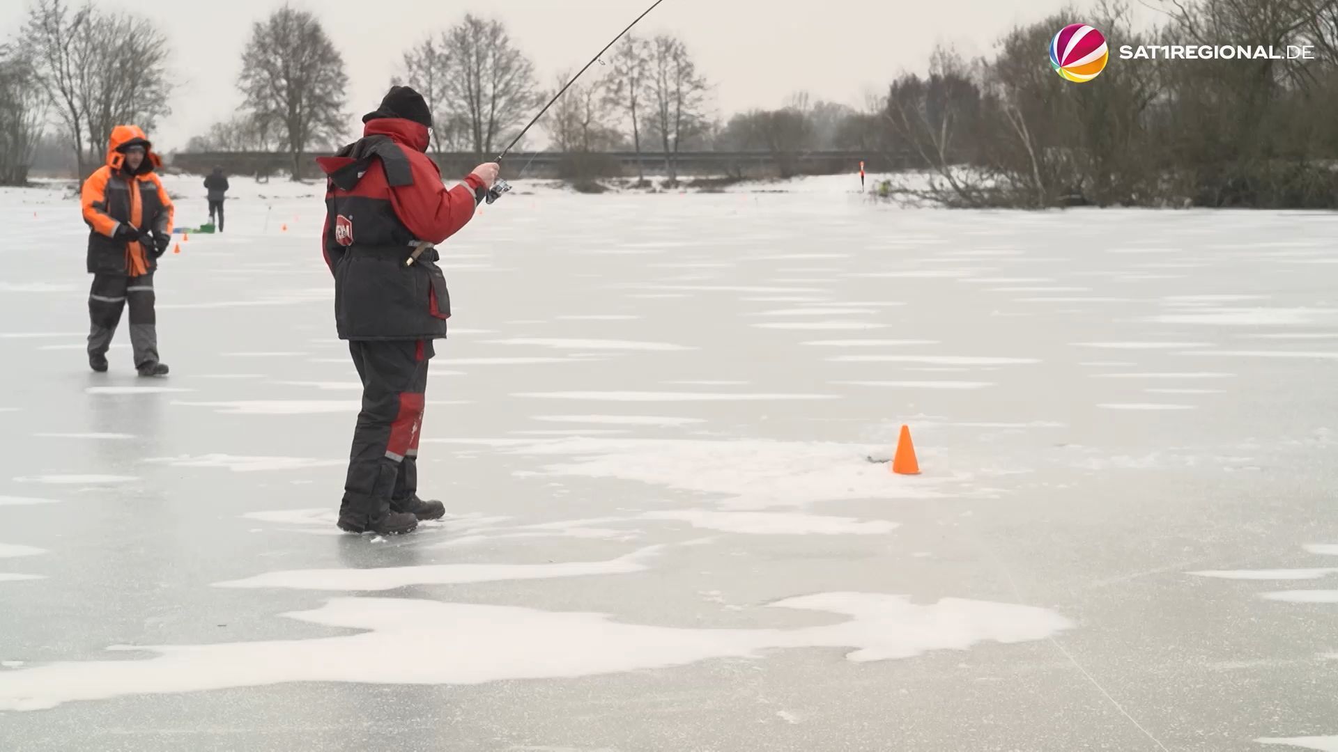 Eisangeln in Schleswig-Holstein: Seltenes Wintervergnügen bei Minusgraden