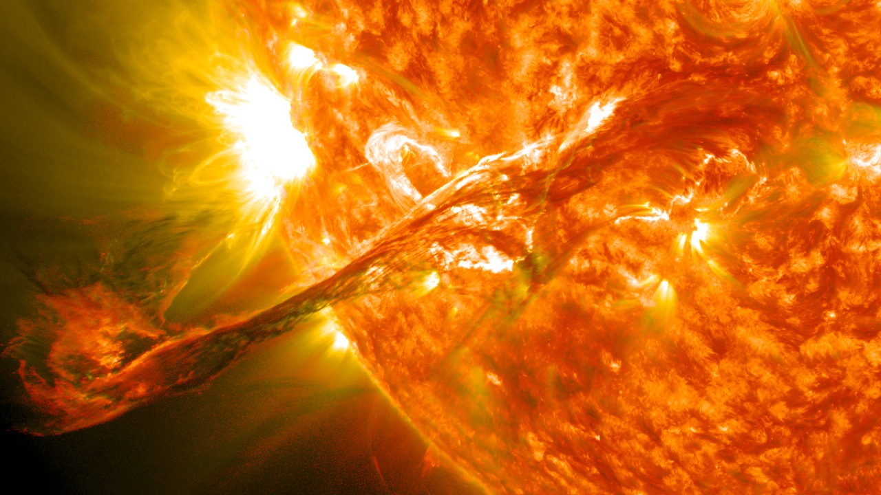 The sun just unleashed its biggest solar flare in 30 years and Earth is on alert<br>