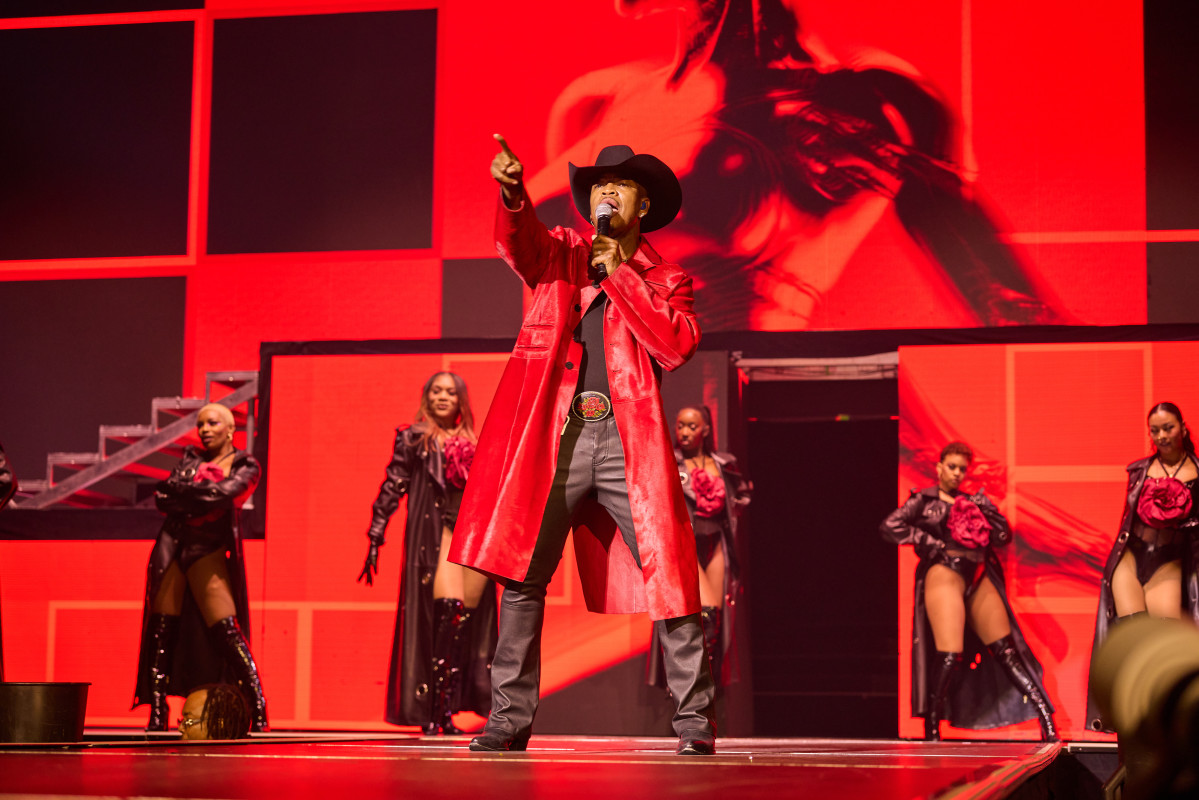 R&B legend announces update on global tour with Akon