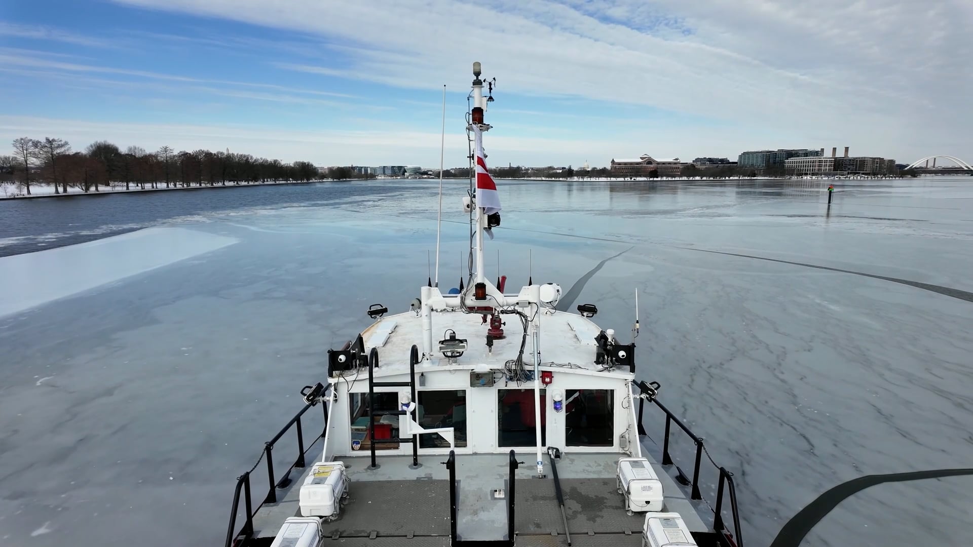 DC fire department boat serves as ice breaker on the Potomac River
