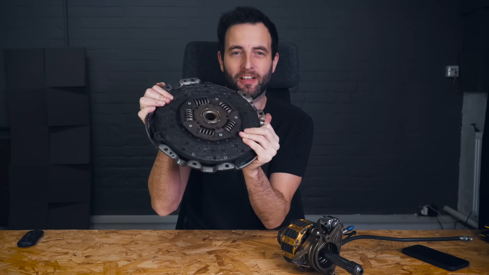 Why F1 clutches are nothing like regular car clutches